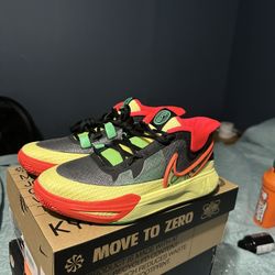 New Kyrie 8 “Black lemon Chiffon” (GS) Youth Size 6Y
