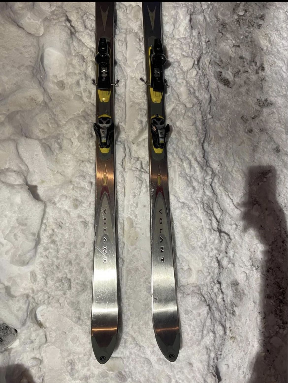 USA made VOLANT Ti CHUBB Titanium Powder Skis with SALOMON ski bindings