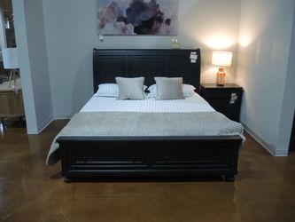 Avalon Newbury Gray King Sleigh Storage Bed - Near-Black | Headboard