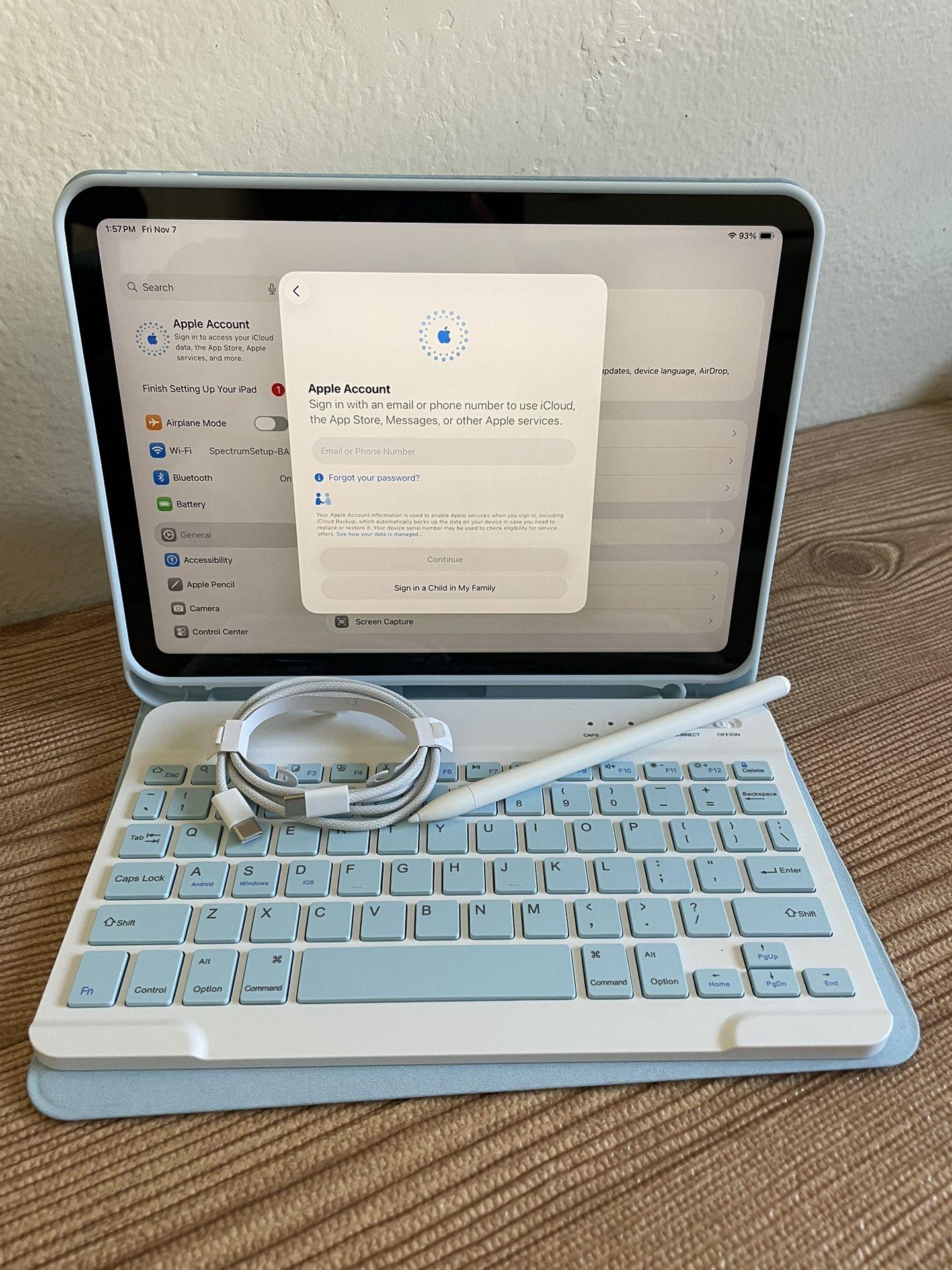 Apple iPad 10th Generation 256GB  With  Keyboard case and Pencil 