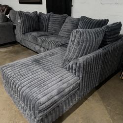 🛋️🔥 NEW ARRIVAL! GRAY PLUSH SECTIONAL 🔥 Warm. Cozy. Luxurious.