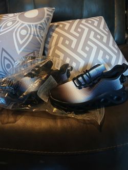 Boys black and white tennis shoes