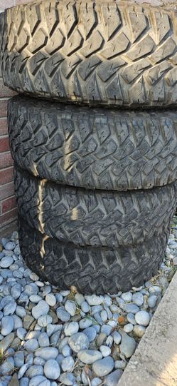Tires 285/70/17.