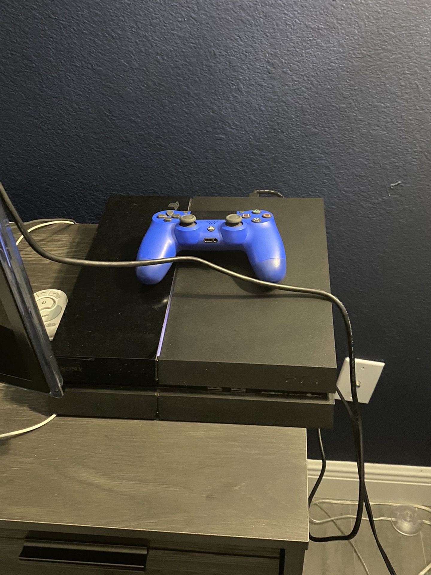 PS4 400 GB ... Good Condition