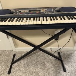Yamaha Keyboard With Adjustable Stand 