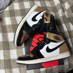 Air Jordan 1 Gold Toe