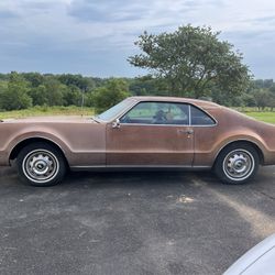 1966 Oldsmobile Toronado Deluxe