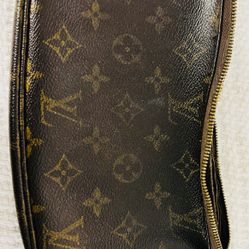 VINTAGE  LOUIS VUITTON  MONOGRAM CANVAS POCHETTE  