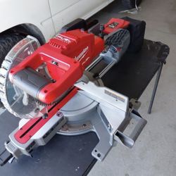 Milwaukee
M18 FUEL 10 in. Dual Bevel Sliding Compound Miter Saw 