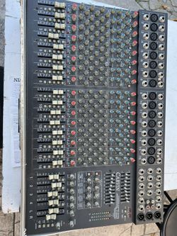 Carvin  C 1644P Powered Mixer