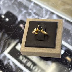 14k 2.2g Sapphire Wishbone Ring