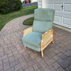 Green Recliner Free Pickup Today Only!!