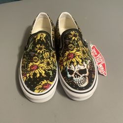 Vans Rare Classic Beauty Skull & Flowers Slip On Shoes Size Women’s 7 Men's 5.5