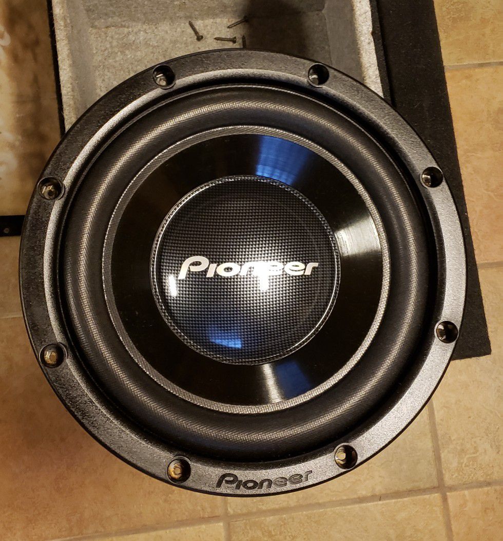 12" Pioneers in NEW CONDITION with bass box