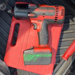 Snap On 1/2 Inch Battery Impact Wrench 