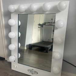 Vanity mirror