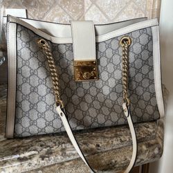 Gucci GG Supreme Canvas Padlock Tote — Medium size