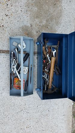 Metal tool box