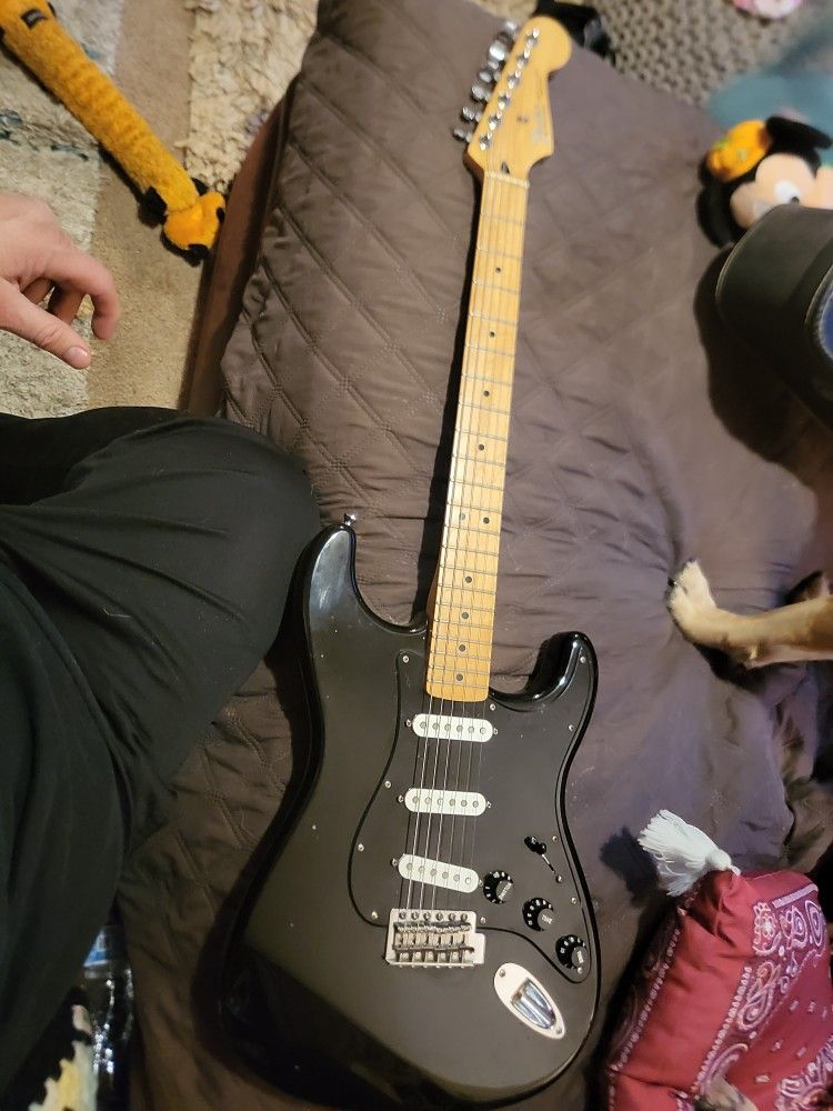 1994 Mexican fender stratocaster great condition maple fretboard arrow straight neck easy player