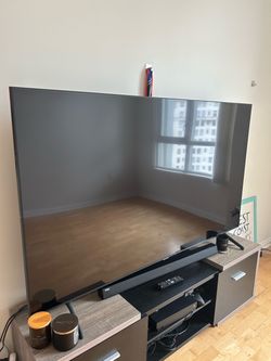Samsung 70” Flat Screen TV 4K 2020
