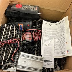 Lionel Train master Command And Power Pack And O Scale Tracks