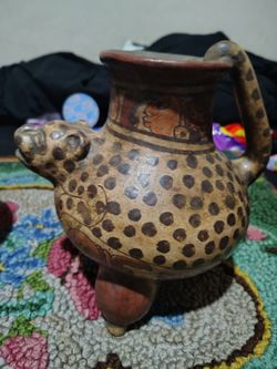 Antique Mayan / Aztec 3D Pottery Vase Vessel Cat Cheetah Leopard Panther 9" Tall

The Junk Juggler, LLC (3932)
100% positive
Message