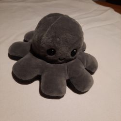 Tee Turtle Reversible Plushie Octopus 4X6 Black/Grey