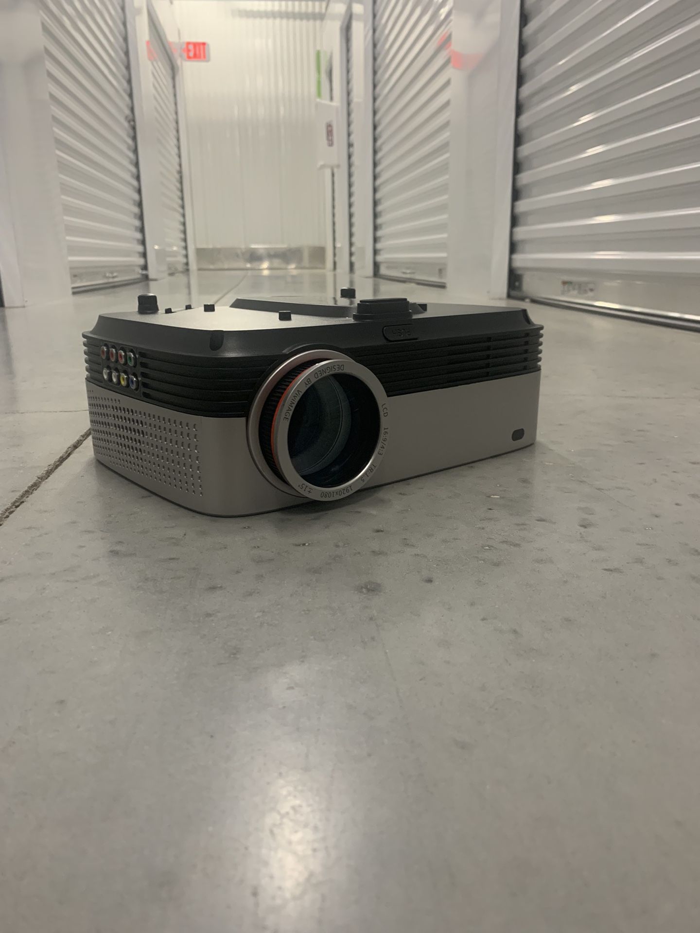 Vivimage Challenge 680 Projector