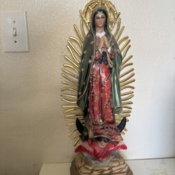 figura de la Virgen de Guadalupe
