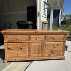 Broyhill Solid Wood Dresser With Mirror