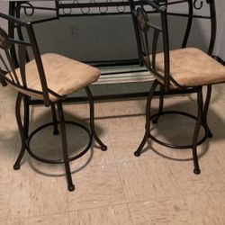 Small Table With Chairs 