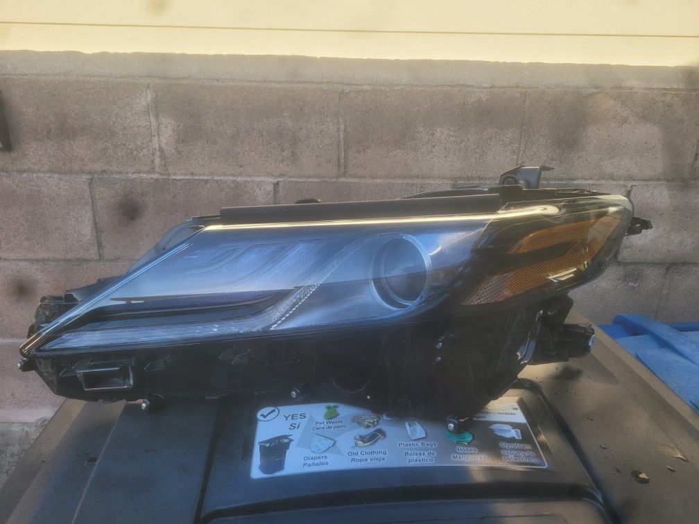 2020-2022 Toyota Camry Headlight Assembly