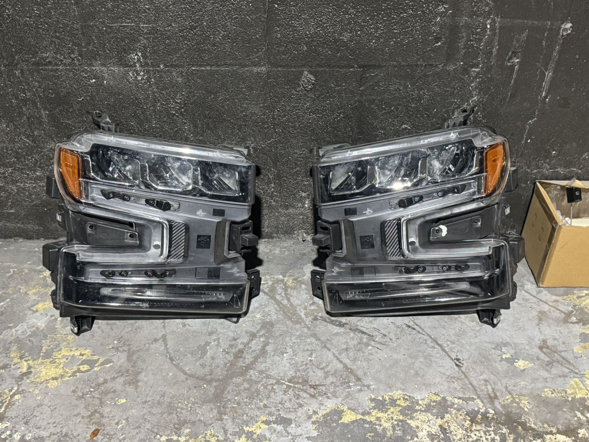Headlights Fender Chevy Silverado 2019 2022
