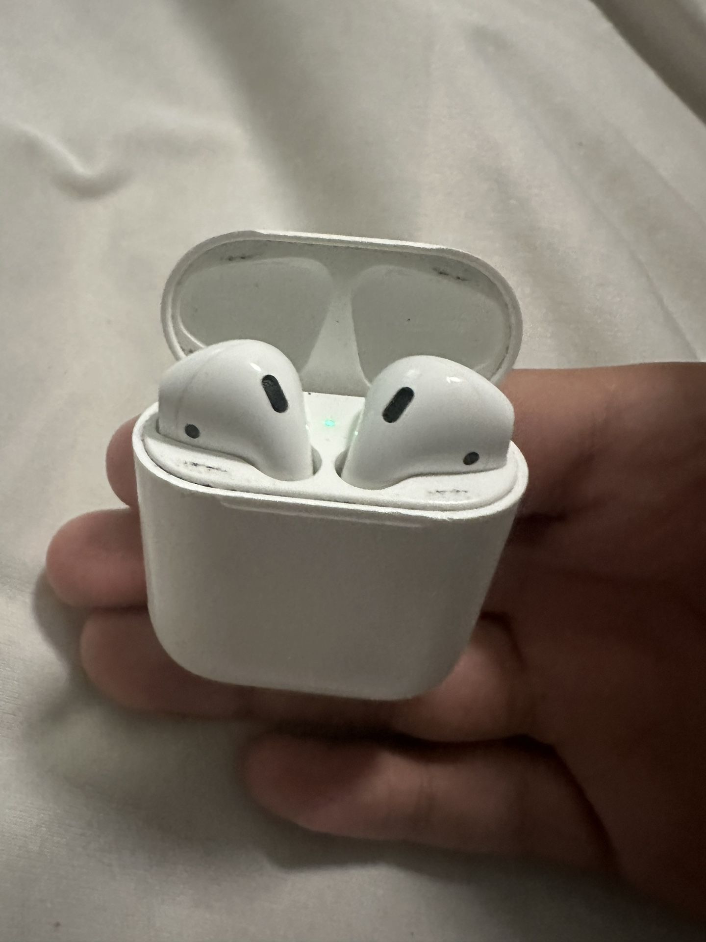 *USED* AirPods 