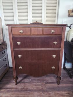 Gorgeous antique 4 drawer chest