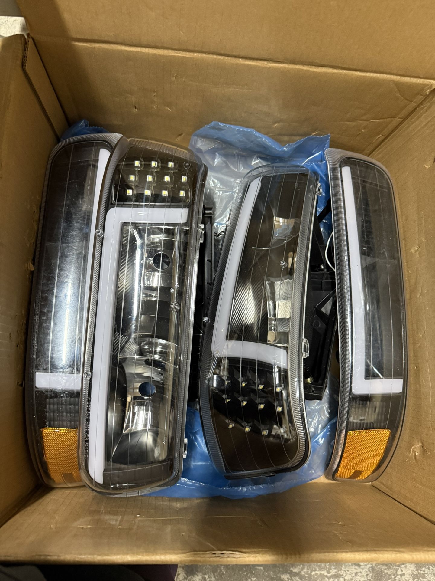 99-02 Silverado And 00-06 Tahoe And Suburban Tahoes LED Headlight