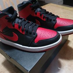 Jordan 1 Mid 