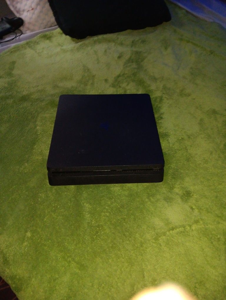 Playstation 4 (NEW Controller Included!)