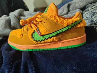 Orange bear nike