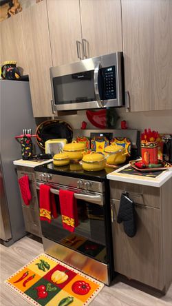 Cookware and accessories moving must sell
