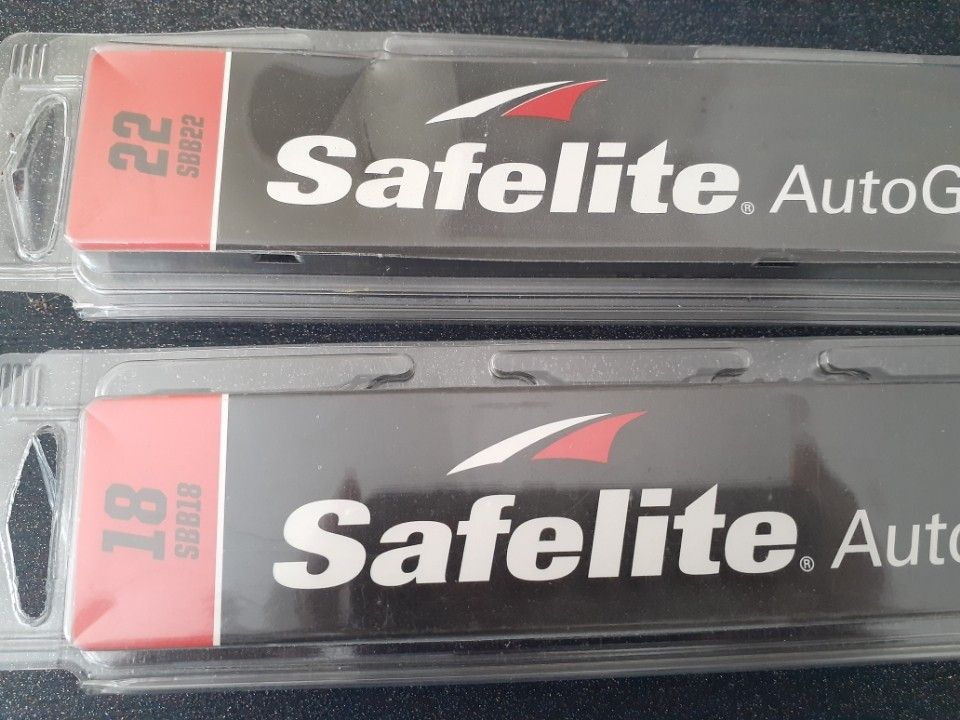 Safelite Windshield Wipers Blades, (22" & 18")