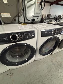 ELECTROLUX WASHER AND DRYER SET