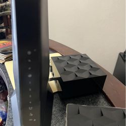 Nighthawk CAX30 Router and Wifi 6 mesh system has satellites