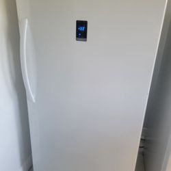 Insignia Refrigerator/freezer 