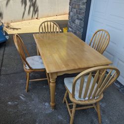 Table + 4 chairs w/ cushions