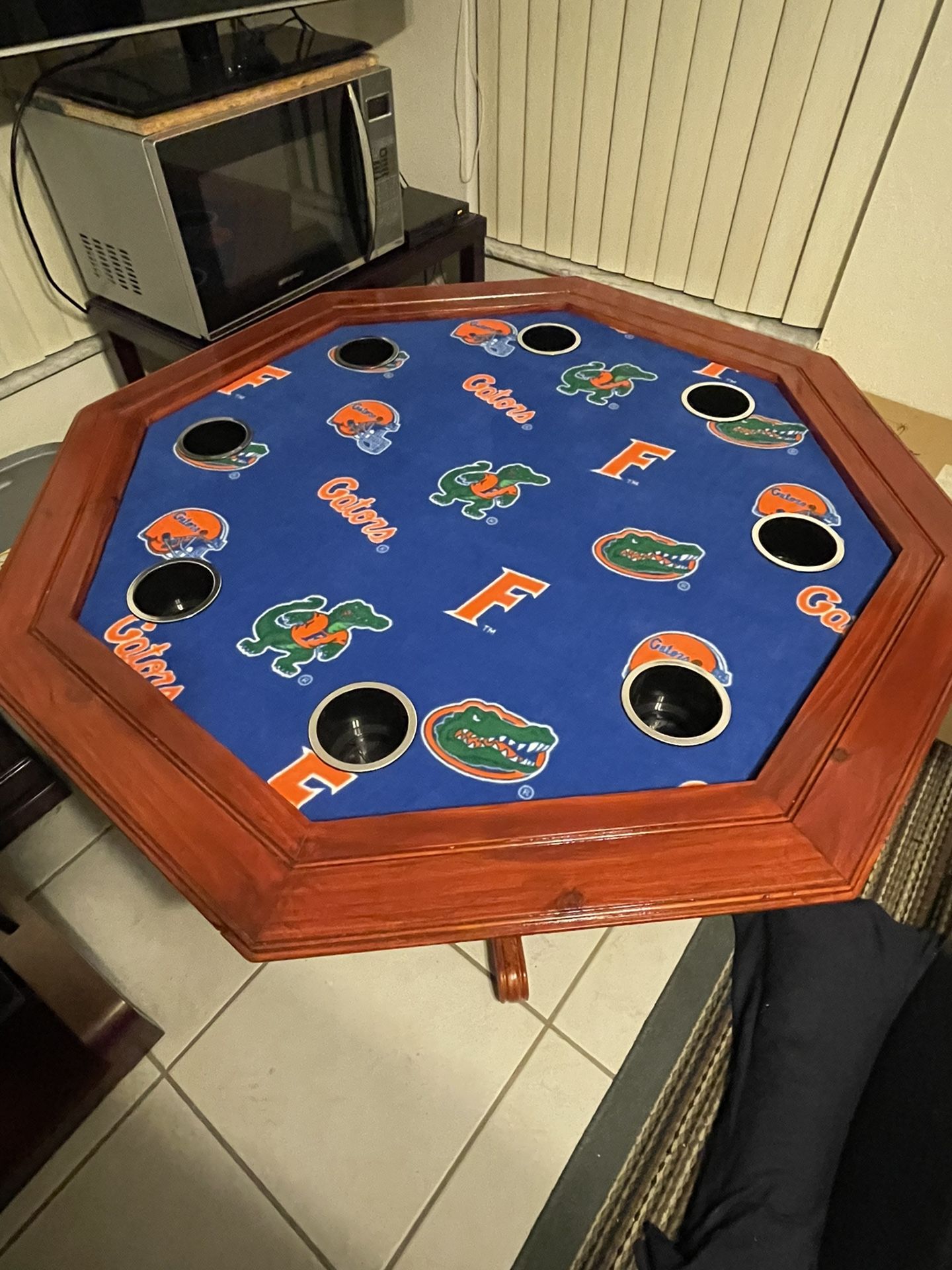 Florida Gator Poker Card Board Game Table