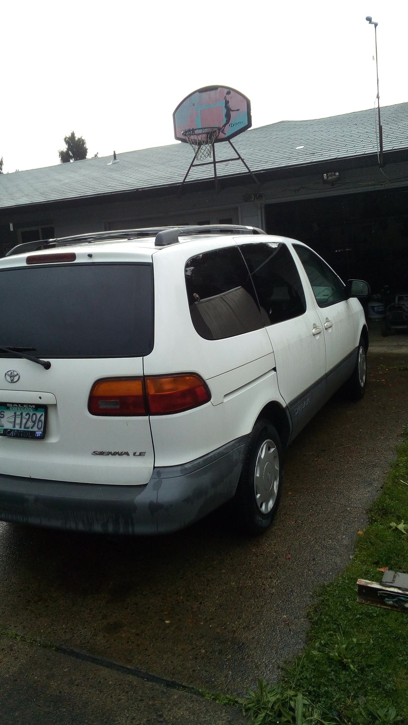 1999 Toyota sienna le