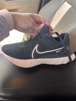 7.5 Nike React