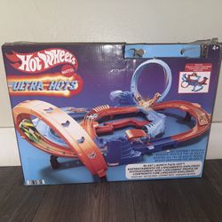 Hot Wheels Ultra Hots Track Set