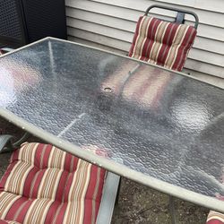Glass Table With 4 Reclining Chairs (Cushions Not Included)